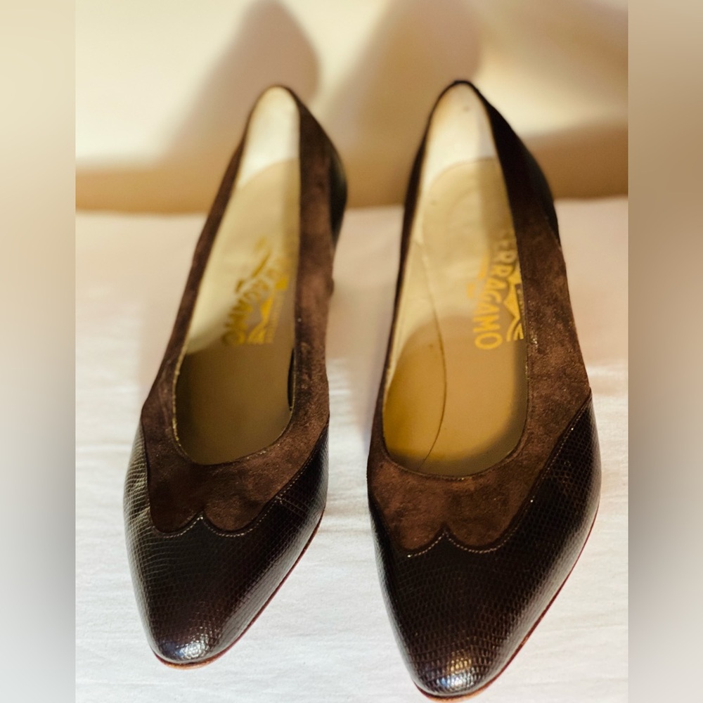 Salvatore Ferragamo suede/leather pump